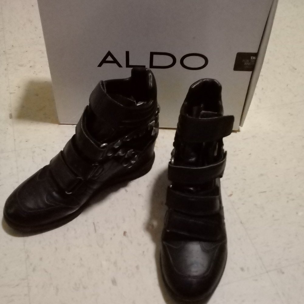 Boots - Picture 4 of 4